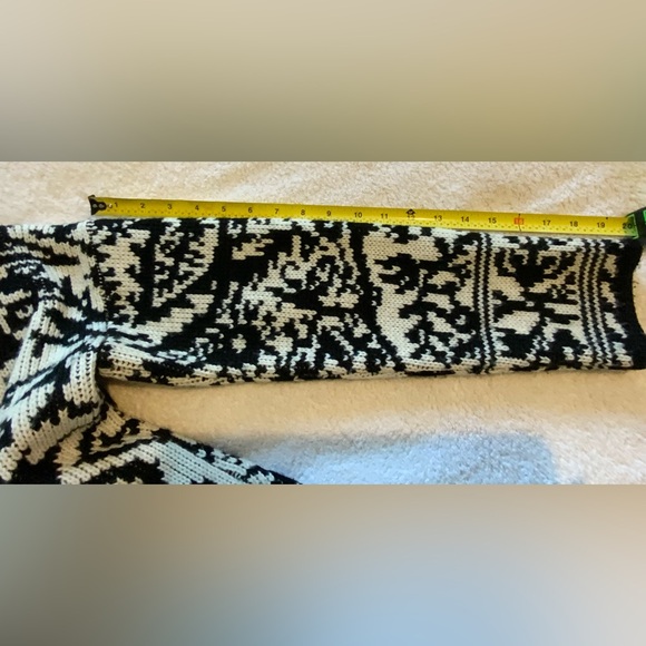 CREAMY WHITE & BLACK SWEATER / SIZE 38 - LIKE MEDIUM - Picture 8 of 12